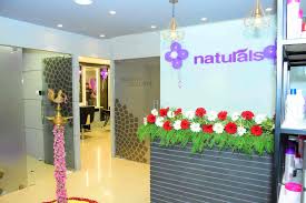 Gnatural Women Beauty & Makeup Studio – Redefining Elegance in Salem
