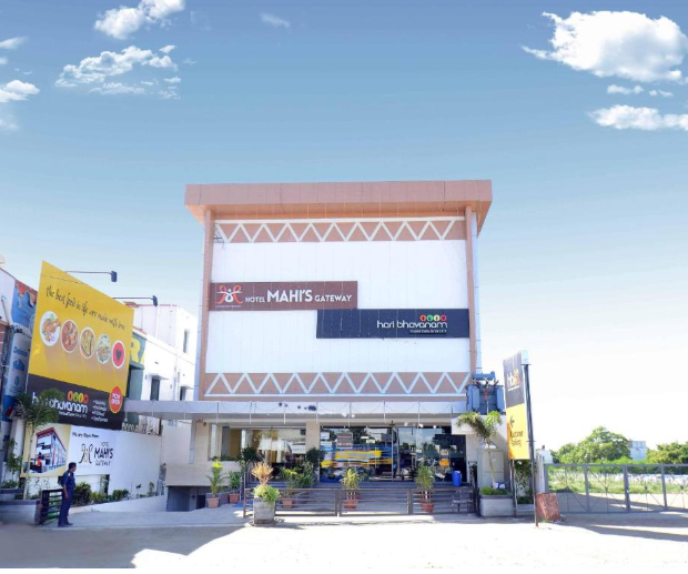 Experience Comfort & Elegance at Hotel Mahi’s Gateway