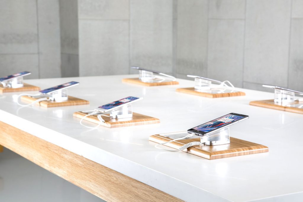 OnePlus Experience Store, Connaught Place – Premium OnePlus Phones & Accessories at Inner Circle