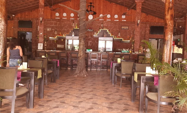 Cafe LazyDays – Stylish All-Day Bistro & Live Music Spot in Calangute, Goa