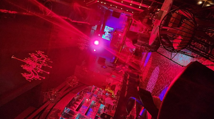 Lord of the Drinks – Goa’s Iconic Beachside Party Bar & Lounge Experience