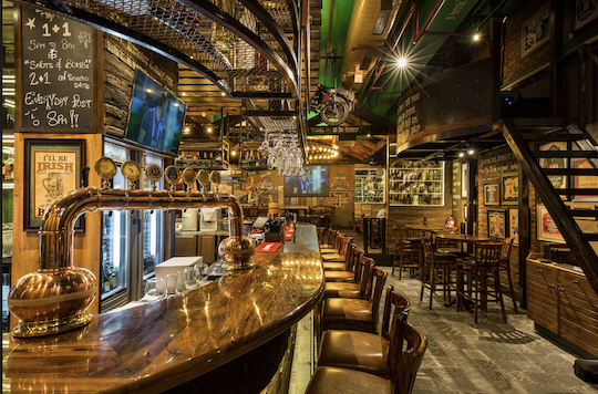 The Irish House – Mumbai’s Iconic Pub for Craft Beers, Big Bites & Live Sports Vibes 🇮🇪